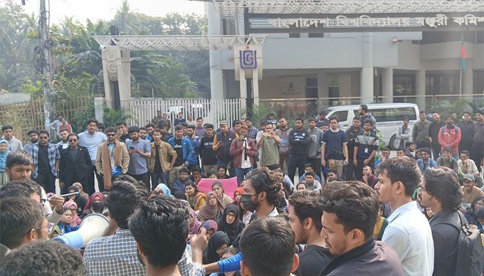 মেরিটাইম শিক্ষার্থীদের  ‘লং মার্চ টু ইউজিসি’ পালন