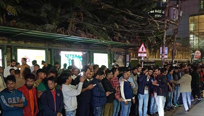 বিমানবন্দরের পথে রওনা হয়েছেন বিএনপি চেয়ারপারসন খালেদা জিয়া। ছবি: সংগৃহীত