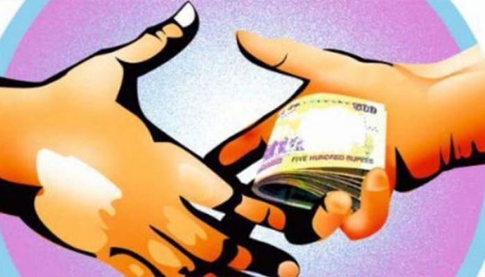 পুলিশের বিরুদ্ধে চাঁদাবাজির অভিযোগে ভ্যানচালকদের সড়ক অবরোধ।