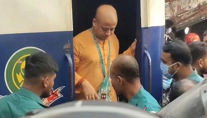 আজ আদালতে তোলা হবে চিন্ময়কে, কঠোর নিরাপত্তায় আইনশৃঙ্খলা বাহিনী
