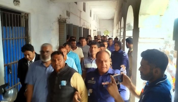 নড়াইলে আওয়ামী লীগের ৩৫ নেতাকর্মী কারাগারে
