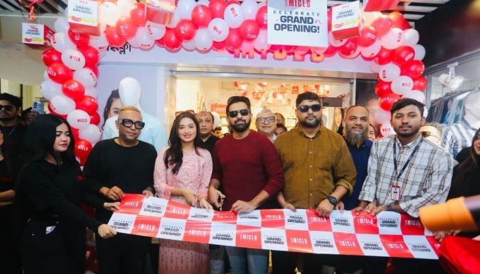 চট্টগ্রামে মাইক্লোর নতুন শোরুম উদ্বোধন করলেন তাহসান খান ও তাসনিয়া ফারিণ 