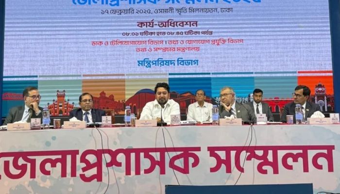 এখনই পদ ছাড়ছেন না উপদেষ্টা নাহিদ