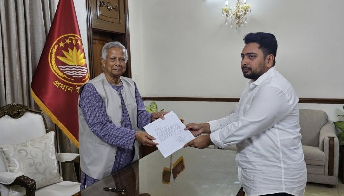 প্রধান উপদেষ্টার কাছে পদত্যাগপত্র জমা দেন নাহিদ ইসলাম। ছবি- সংগৃহীত