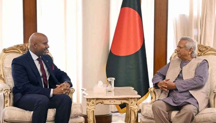 পাচারের অর্থ ফেরাতে কানাডার সহায়তা চাইলেন প্রধান উপদেষ্টা