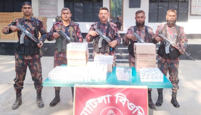 মহেশপুর সীমান্তে সাড়ে ৫৬ লাখ টাকার ক্যান্সারের ওষুধ জব্দ। ছবি- ঝিনাইদহ প্রতিনিধি