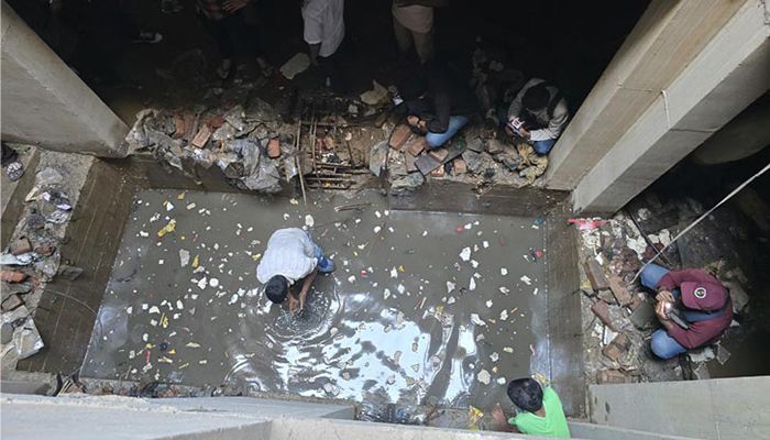 ৩২ নম্বরে বাড়ির নিচে পানি ছাড়া কিছু পায়নি ফায়ার সার্ভিস  