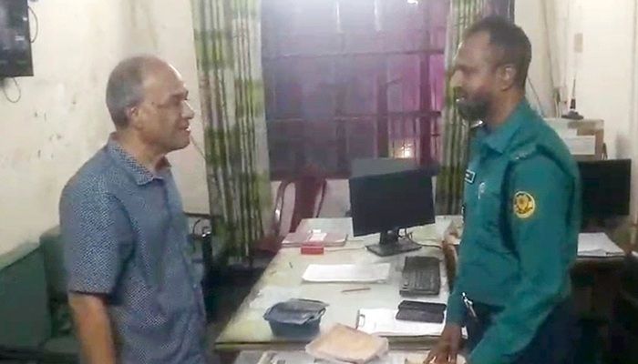 হঠাৎ পুলিশের টহল কার্যক্রম পরিদর্শনে স্বরাষ্ট্র উপদেষ্টা