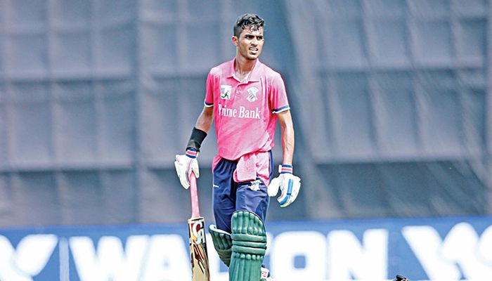 ২১ বছরেই  অবসর বিশ্বকাপ জেতা ওপেনারের