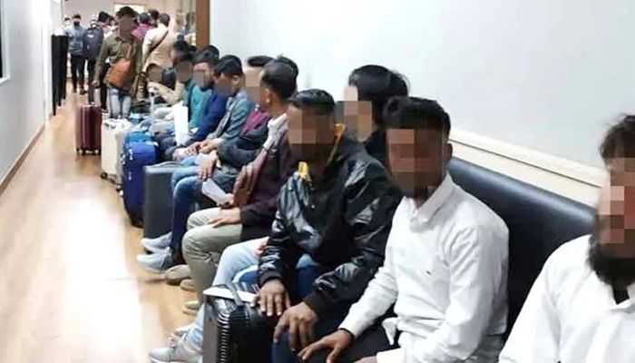 বিমানবন্দর থেকে ৪৫ বাংলাদেশিকে ফেরত পাঠালো মালয়েশিয়া। ছবি: সংগৃহীত