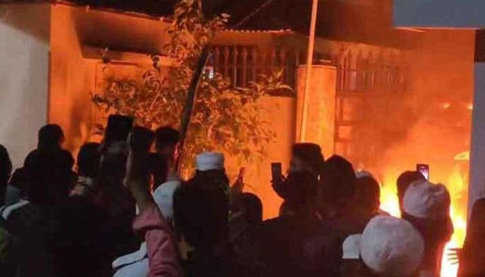 সাবেক রাষ্ট্রপতি আবদুল হামিদের বাড়িতে ভাঙচুর ও আগুন