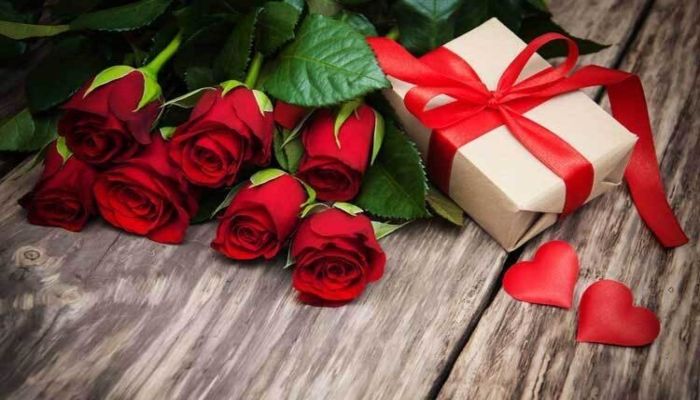 মনের মানুষকে গোলাপ দেওয়ার দিন আজ