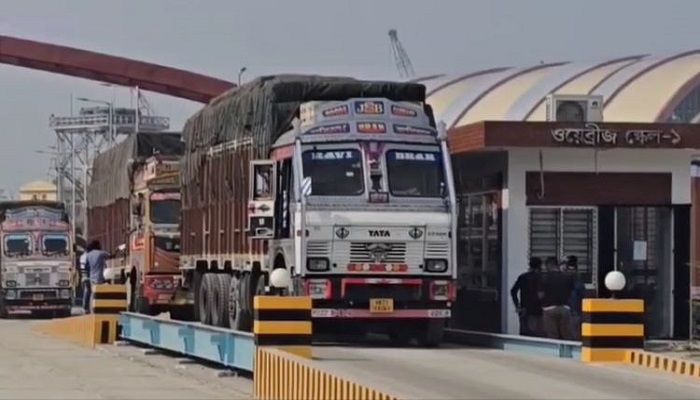 দুইদিনে ভারত থেকে এলো ১৩৩ ট্রাক ফল