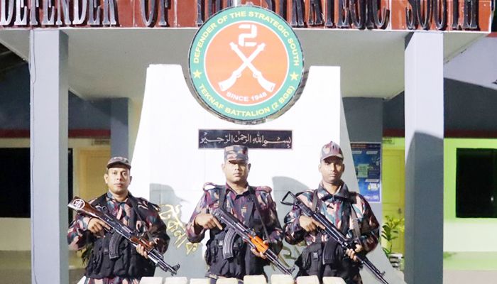 বিজিবি সদস্যরা। ছবি- কক্সবাজার প্রতিনিধি