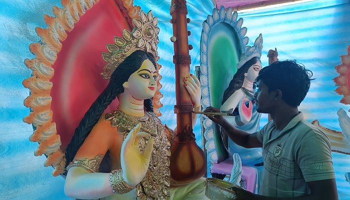 ঢাবির জগন্নাথ হলে ৭৪ মণ্ডপে দেবী সরস্বতী আরাধনার প্রস্তুতি