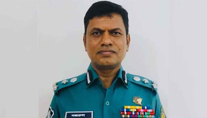 পাঁচ দিনের রিমান্ডে সাবেক কমিশনার মোল‍্যা নজরুল  
