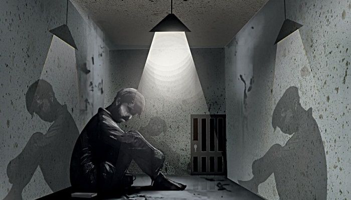 আয়নাঘরে বন্দিজীবন। প্রতীকী ছবি