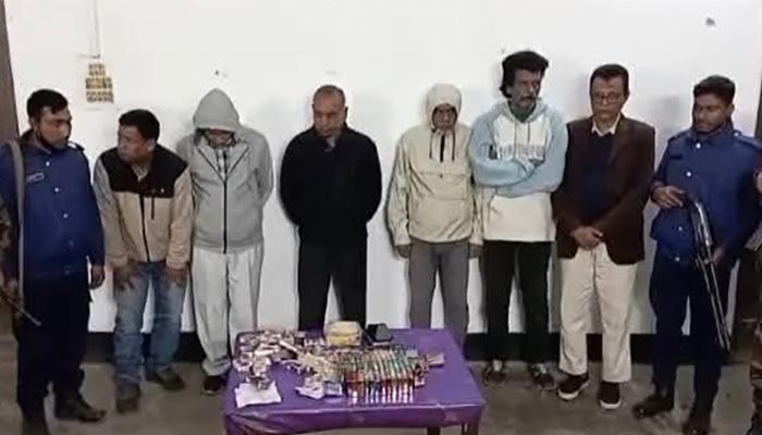 গাইবান্ধায় অপারেশন ডেভিল হান্টে আটক ৮