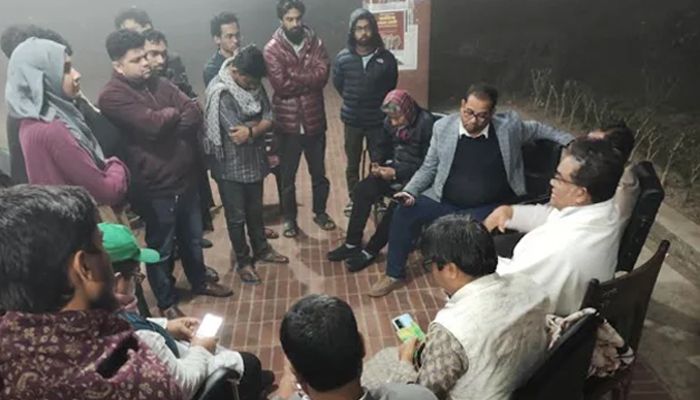 পোষ্য কোটা: জাবিতে উপাচার্যের আশ্বাসে ১৯ ঘণ্টা পর অনশন স্থগিত