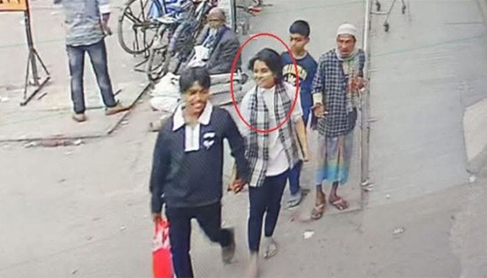 নিখোঁজ স্কুলছাত্রী আরাবি ইসলাম সুবাকে নওগাঁয় পাওয়া গেছে। ছবি: সংগৃহীত