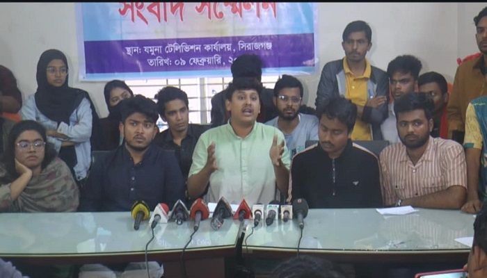 সিরাজগঞ্জে বৈষম্যবিরোধী ছাত্র আন্দোলনের কমিটি বাতিলের দাবিতে সংবাদ সম্মেলন। ছবি: সিরাজগঞ্জ প্রতিনিধি
