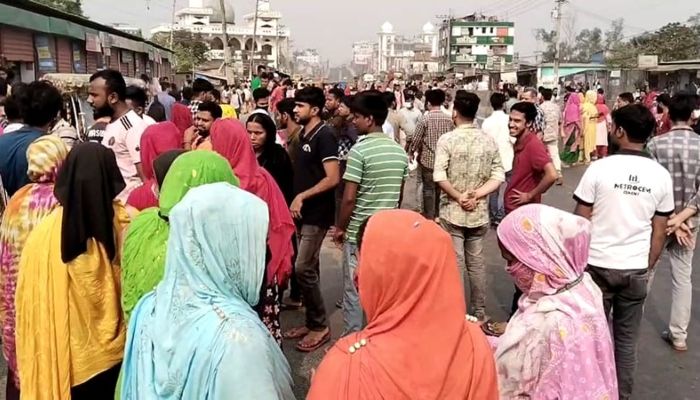 শ্রমিকদের অবরোধ প্রত্যাহার। ছবি- সংগৃহীত