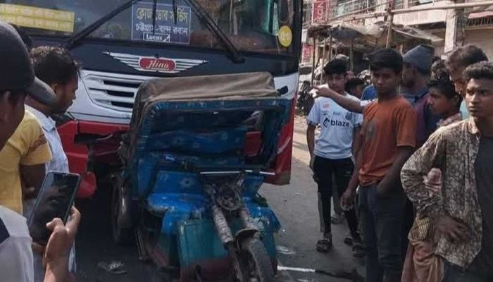 চট্টগ্রামে বাসের ধাক্কায় স্কুলশিক্ষার্থী ভাই-বোনসহ নিহত ৩