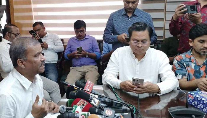 আইন উপদেষ্টা অধ্যাপক আসিফ নজরুল। ছবি- সংগৃহীত