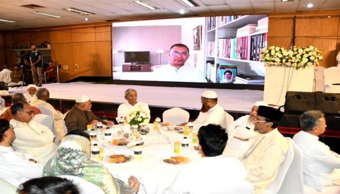 ইস্কাটন লেডিস ক্লাবে ইফতার মাহফিলে ভার্চ্যুয়ালি যুক্ত তারেক রহমান। ছবি- সংগৃহীত