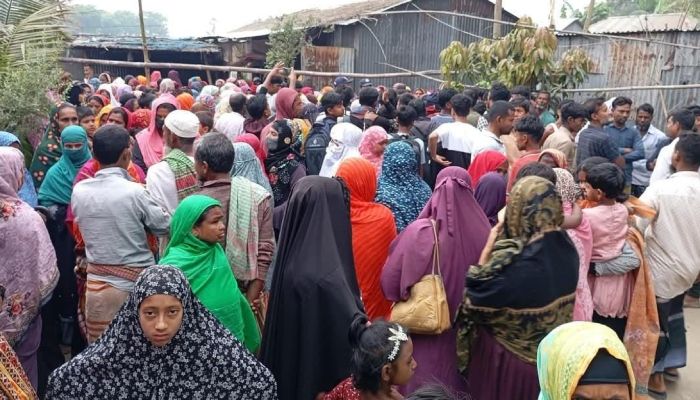 পাবনায় কুড়াল দিয়ে কুপিয়ে বাবাকে হত্যা