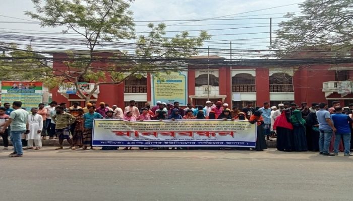 ট্রলার যাত্রীদের ডাকাত বলে চালানের অভিযোগ, কোস্টগার্ডের অস্বীকার