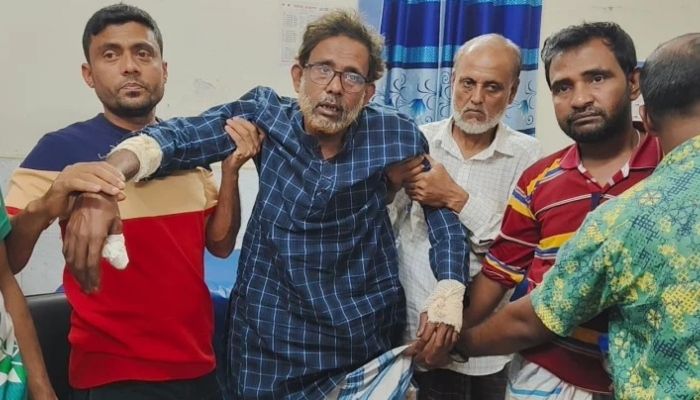 লক্ষ্মীপুরে ফেসবুকে মন্তব্য নিয়ে বিএনপির দুই পক্ষের সংঘর্ষে আহত ১০