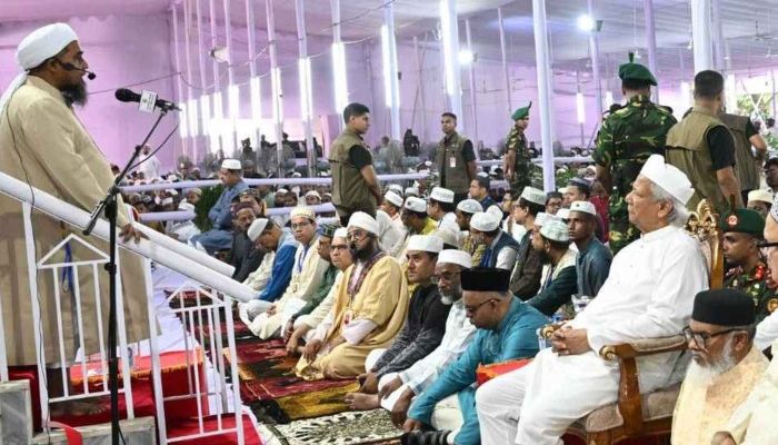 জাতীয় ঈদগাহে নামাজ পড়েছেন প্রধান উপদেষ্টা, বিকেলে শুভেচ্ছা বিনিময়
