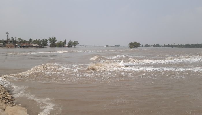 ঈদের খুশি নেই আশাশুনিতে, জলে ডুবল পাঁচ গ্রাম