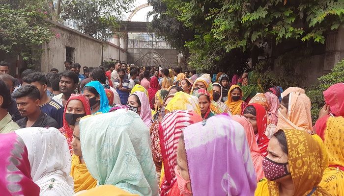 কারখানা বন্ধের প্রতিবাদে ঢাকা-ময়মনসিংহ মহাসড়ক অবরোধ