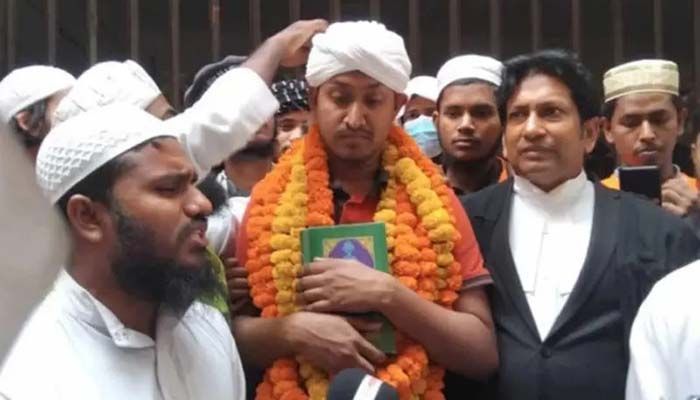 বৃহস্পতিবার আদালতে নেওয়ার পর জামিনে মুক্তি পান অর্ণব। ছবি: সংগৃহীত