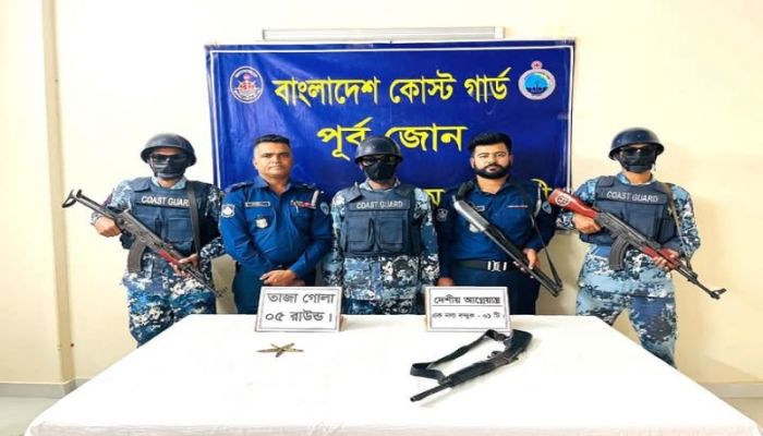 মহেশখালীতে আগ্নেয়াস্ত্র ও তাজা গুলি উদ্ধার 