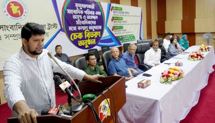 সাংবাদিক স্বার্থসংশ্লিষ্ট সুপারিশ বাস্তবায়নে কাজ করবে অন্তর্বর্তী সরকার: মাহফুজ 