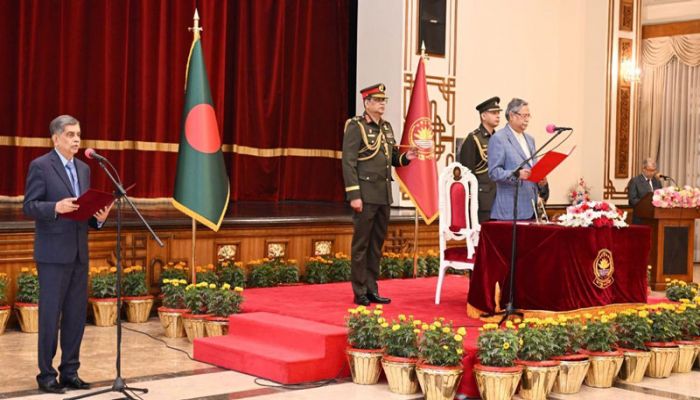 উপদেষ্টা হিসেবে শপথ নিলেন সি আর আবরার