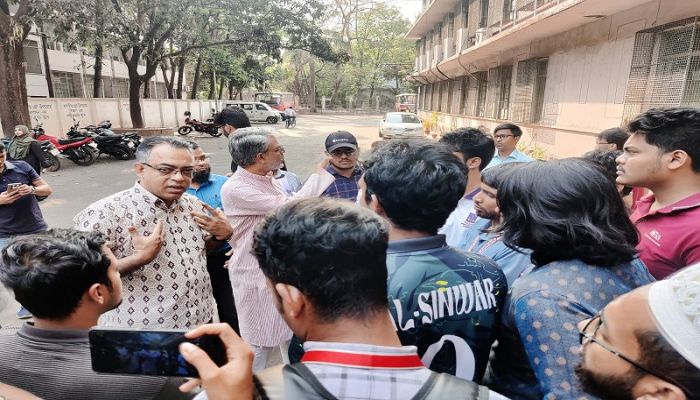 আন্দোলনে হামলা: বহিষ্কার ১২৮ জনের নাম প্রকাশের পর ঢাকা বিশ্ববিদ্যালয়ে ক্ষোভ