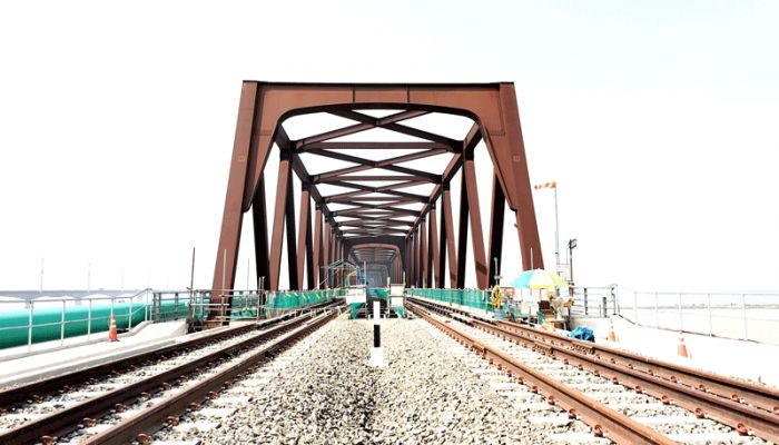 সাড়ে তিন মিনিটে যমুনা পার