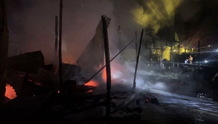 খাগড়াছড়ির লারমা স্কয়ারে আগুনে পুড়ল ১০ দোকান