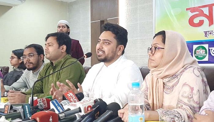 বরিশাল ক্লাবে এক মতবিনিময় অনুষ্ঠানে নাহিদি ইসলাম।