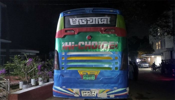 শুভযাত্রা পরিবহনের অস্ত্রের মুখে যাত্রীদের জিম্মি করে ছিনতাইকারীরা