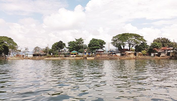 উন্নয়নবঞ্চিত টাংগুয়ার হাওরের গ্রামগুলো 