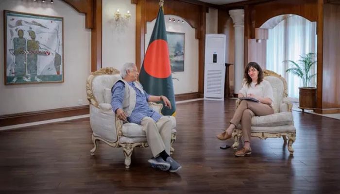 বাংলাদেশের কেউই ইসলামি প্রজাতন্ত্র চায় না: দের স্পিগেলকে প্রধান উপদেষ্টা