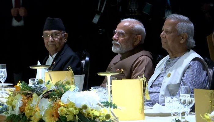 নৈশভোজের টেবিলে পাশাপাশি ইউনূস-মোদী