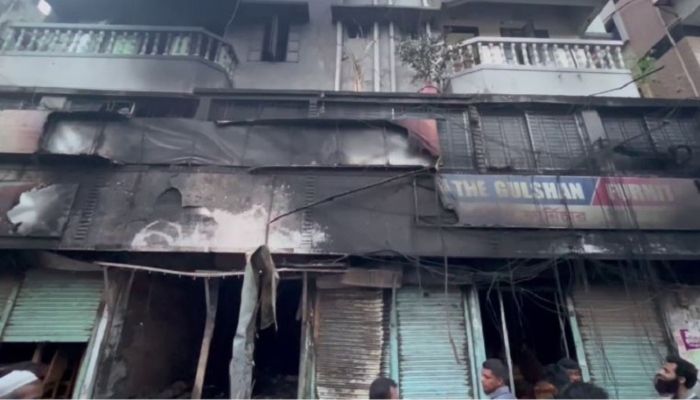 বংশালে ফার্নিচারের দোকানে আগুন, বৃদ্ধ নিহত