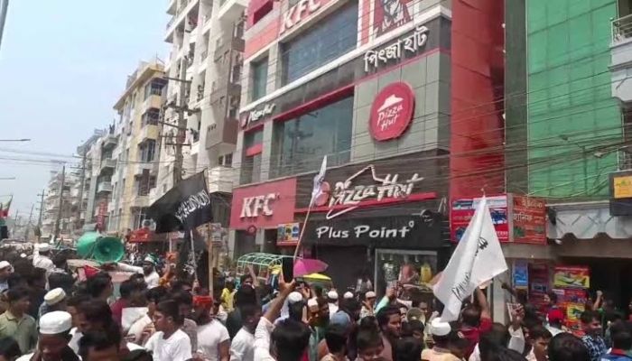 কক্সবাজারে কেএফসি-পিৎজা হাটে হামলায় মামলা, আসামি ৩০০