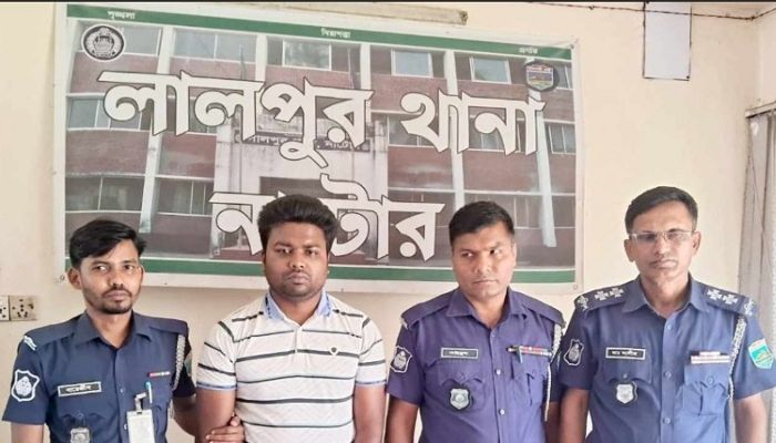 ছিনিয়ে নেওয়া সেই ছাত্রদল নেতা। ছবি: নাটোর প্রতিনিধি